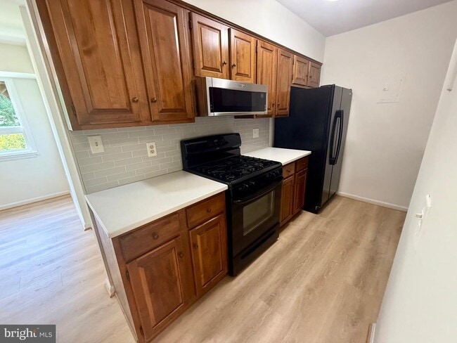Building Photo - 15 Silverwood Cir