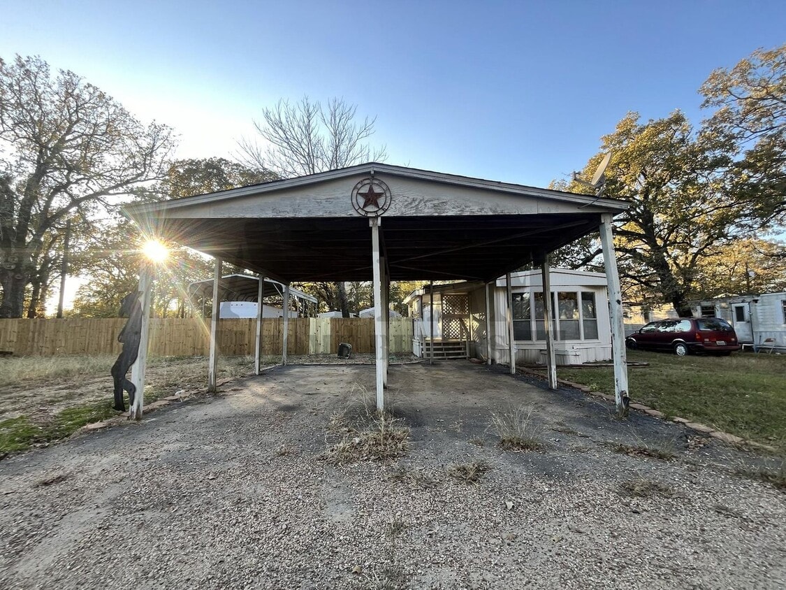 Primary Photo - Spacious 2-bedroom, 1-bathroom home!