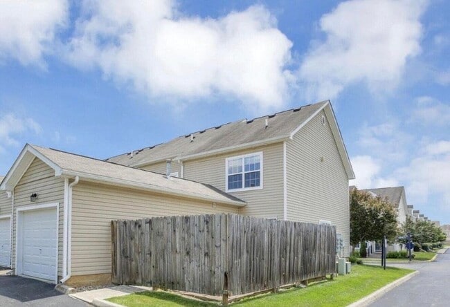 Building Photo - 120 Gifford Rd