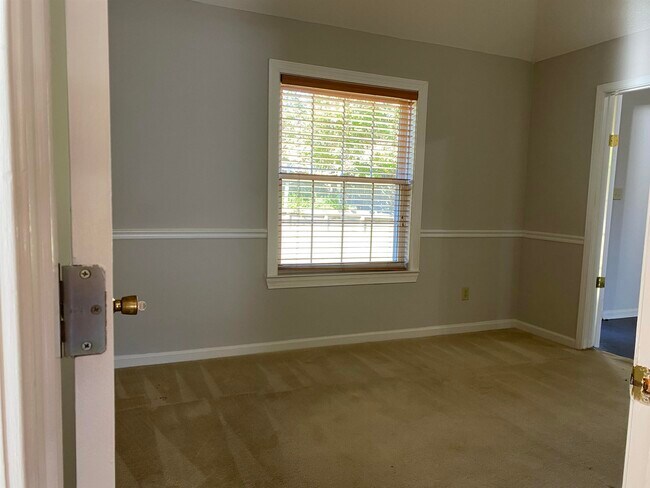 Foto del edificio - 8276 Red Creek Dr