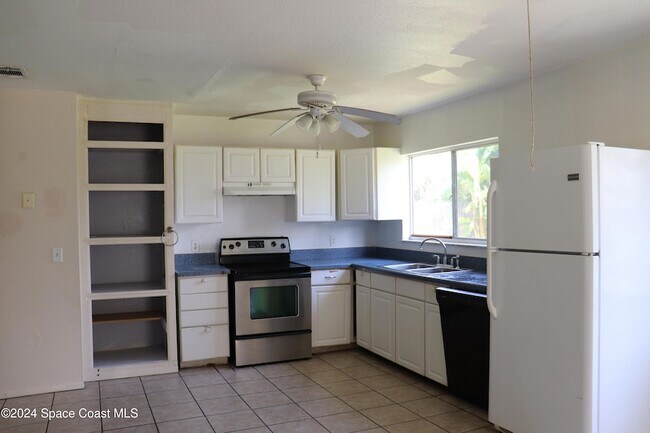 Foto del edificio - 1204 Linmoor Cir NE