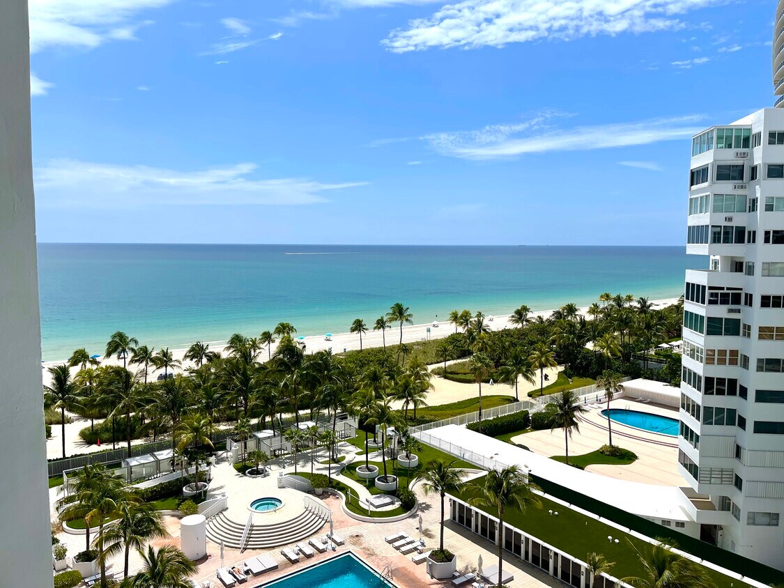 Primary Photo - 10275 Collins Ave