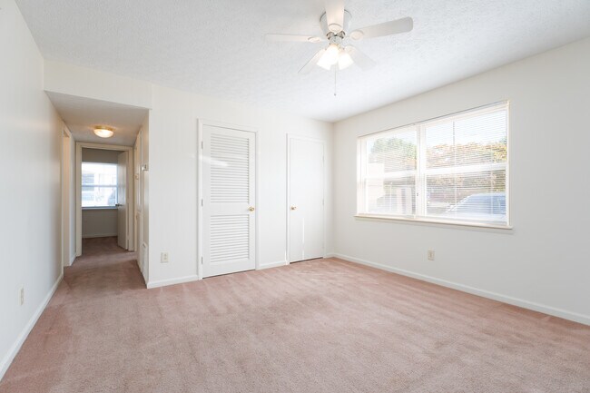 Foto del edificio - 633 Princeton Pkwy