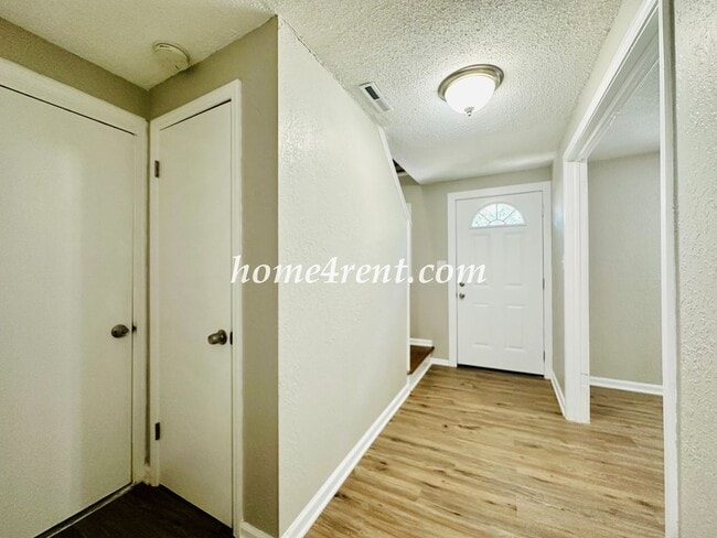 Building Photo - Updated Raytown Ranch w/ Wood Floors, SS Appliances, Finished Basement and a Fenced Yard!
