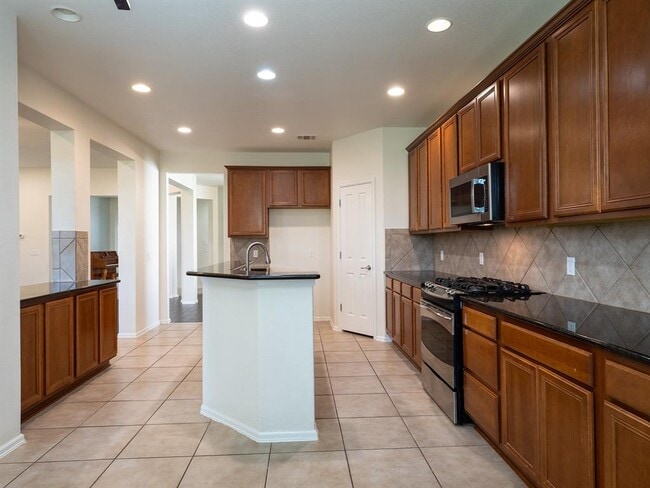 Foto del edificio - 572 Big Meadow Rd