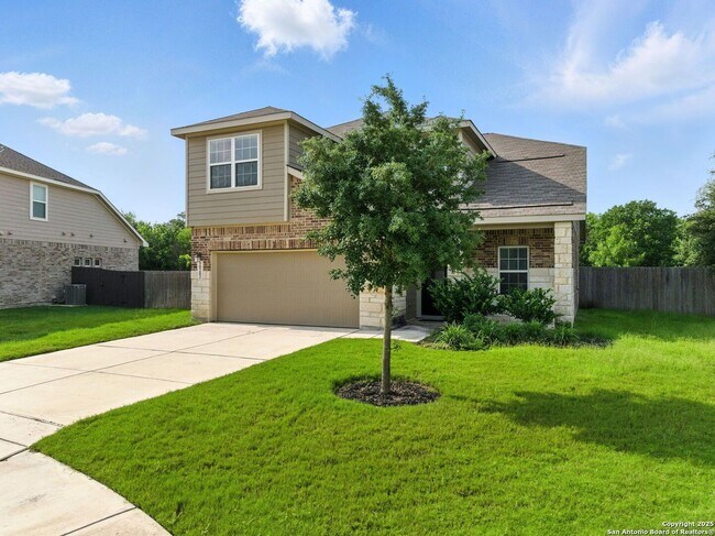 Building Photo - Charming Home Awaits: Spacious & Modern Li...