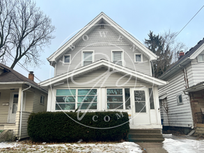 Building Photo - 1926 Greenwood Ave