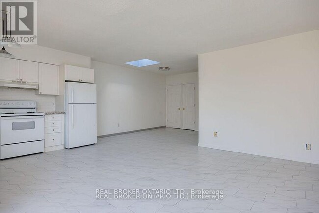 Photo du bâtiment - 350-350 Oakwood Ave