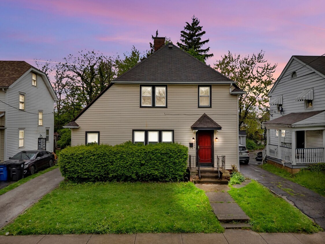 Foto principal - Single Family Home