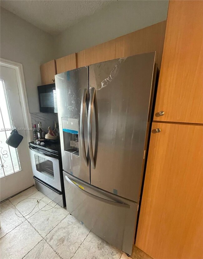 Foto del edificio - 8420 Byron Ave