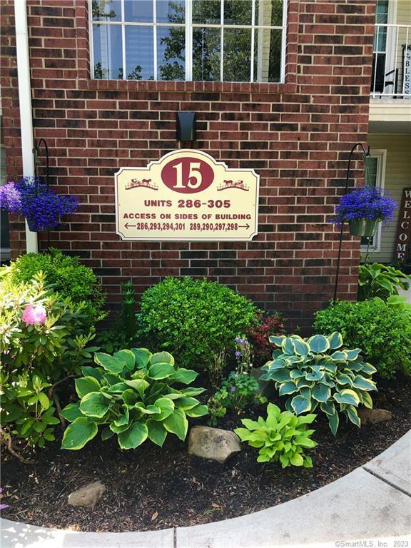 Foto del edificio - 298 Carriage Crossing Ln