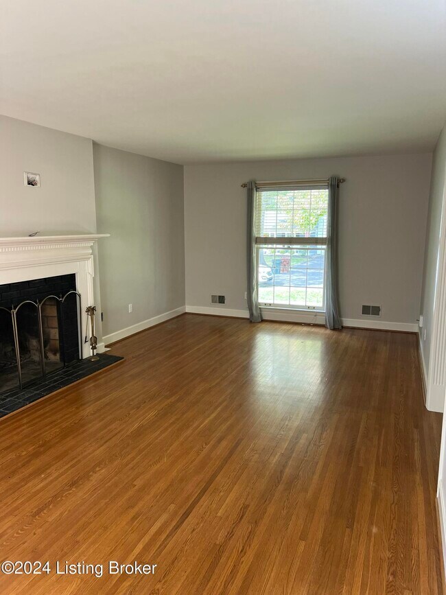 Building Photo - 3914 1/2 Elmwood Ave