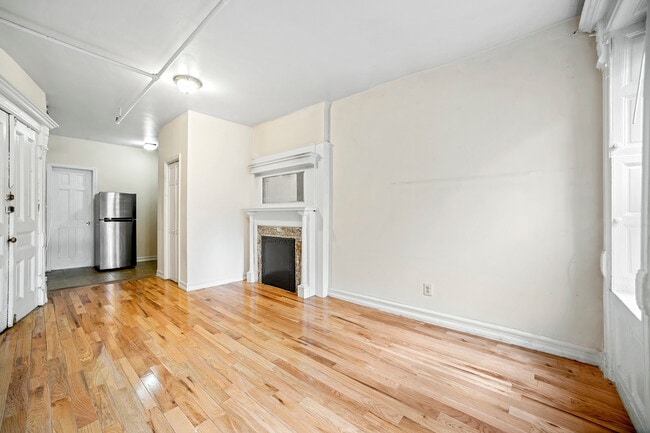 Building Photo - 365 W 120th St