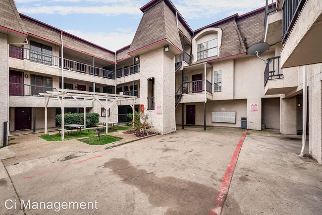 Building Photo - 6530 Ridgecrest Rd