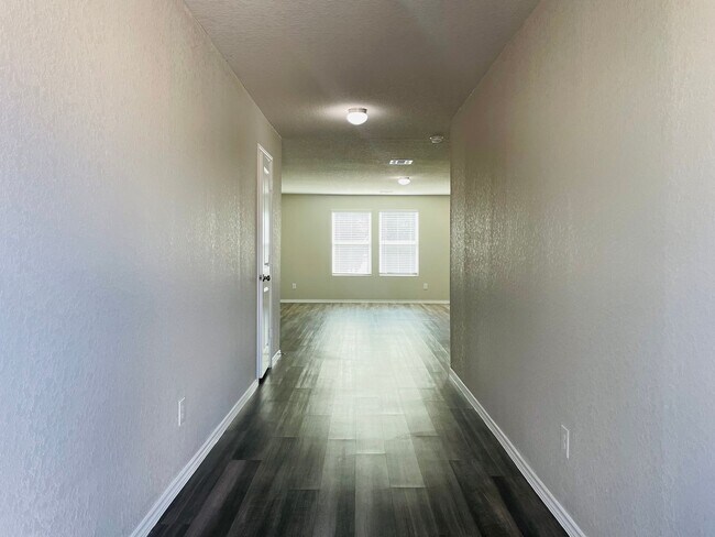 Foto del edificio - 8918 Lamus Wheel