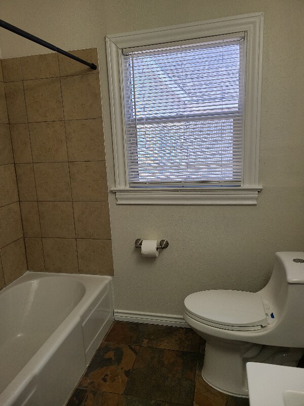 Building Photo - 402 Bailey Ave