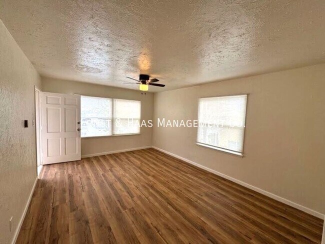 Foto del edificio - 932 Gardenia Ave