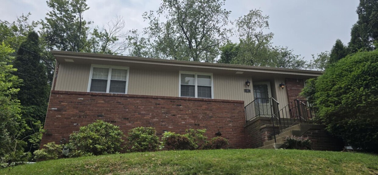 Primary Photo - 3BR Ranch House for Rent in Upper St. Clai...