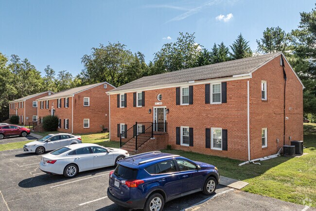 Foto del edificio - Cardinal's Crest Apartments