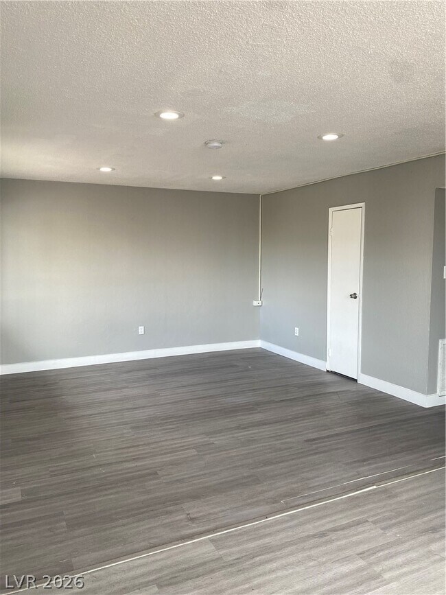 Foto del edificio - 1089 E Desert Inn Rd