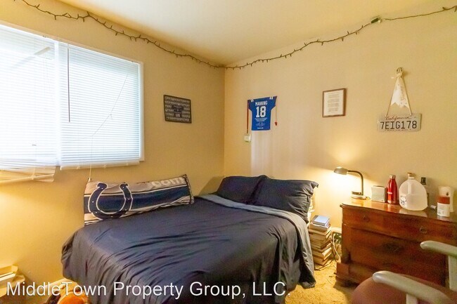 Foto del edificio - 3 br, 2 bath House - 2408 W. Euclid Ave.