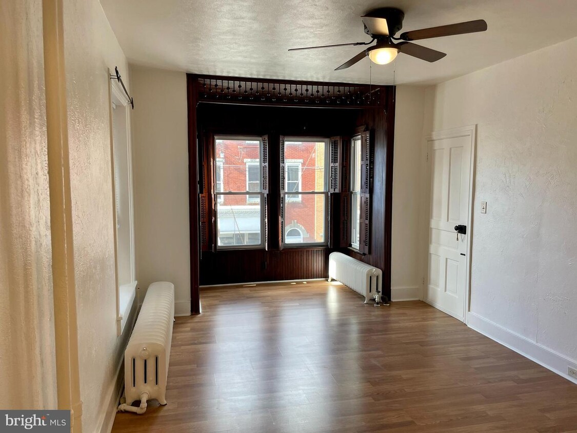 Primary Photo - 12 N Carlisle St
