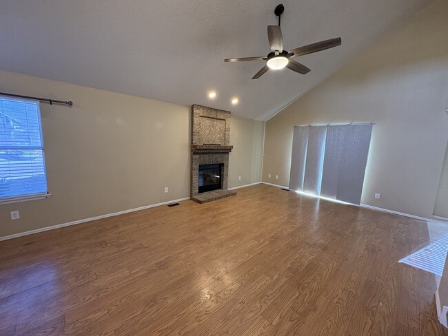 Foto del edificio - 3920 Anvil Dr