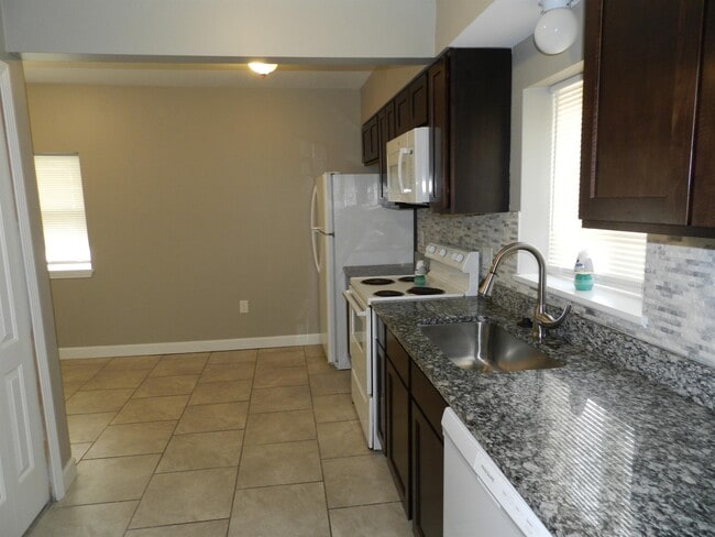 Building Photo - 2800 David St