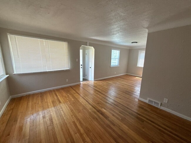 Building Photo - Renovated 3-Bedroom Home – We Welcome Sect...