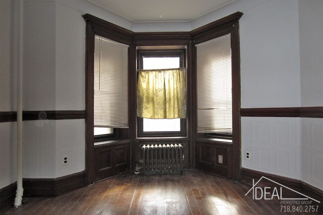 Building Photo - 415 5th St