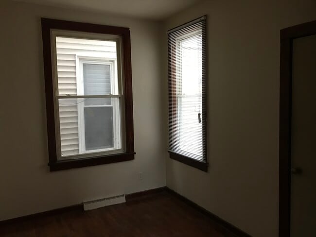 Building Photo - 603 Huffman St