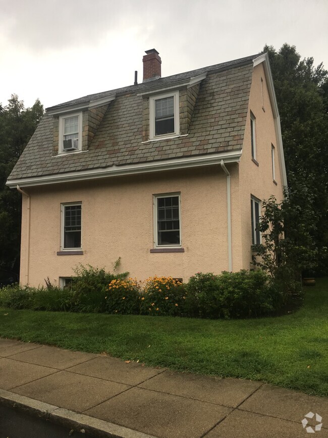 Building Photo - 94 Florian St
