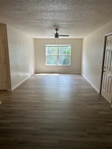 Building Photo - Hickory Knoll