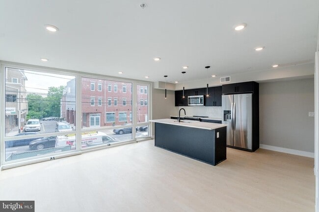 Building Photo - 6604 Ridge Ave