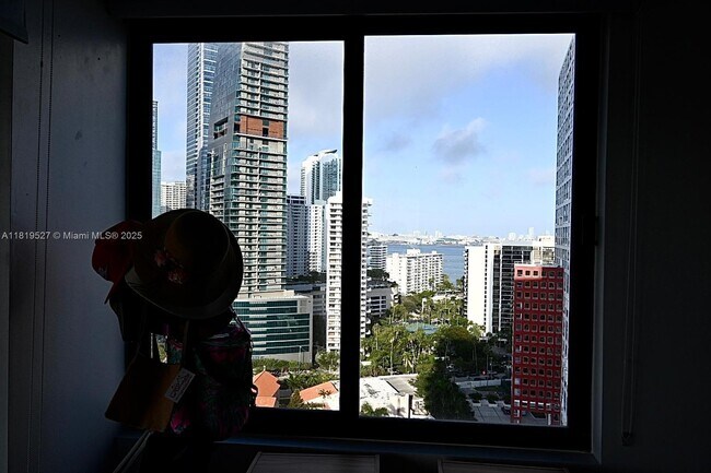 Foto del edificio - 1581 Brickell Ave