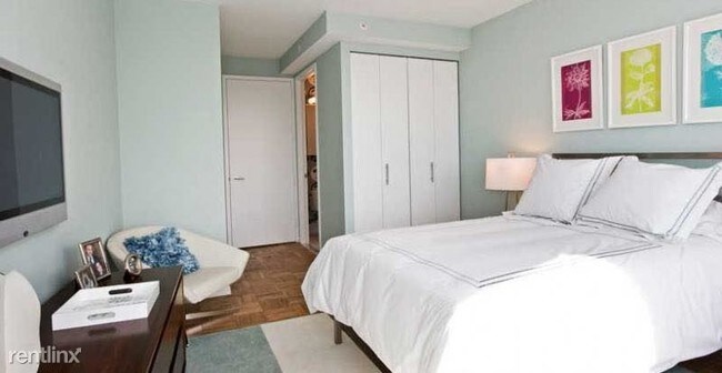 Building Photo - 3 br, 1 bath Apartment - 400 W 37th St