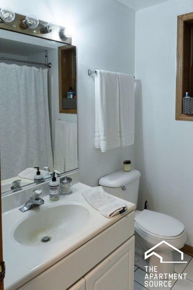Photo - 1351 N Wolcott Ave Apartment