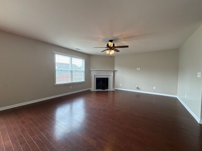 Foto del edificio - Well-Maintained 4BR Home in Lebanon | Great Location + Natural Light