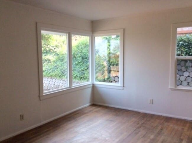 Building Photo - Charming 2 BDRM/1 BATH Home in Magnolia! Available Now!