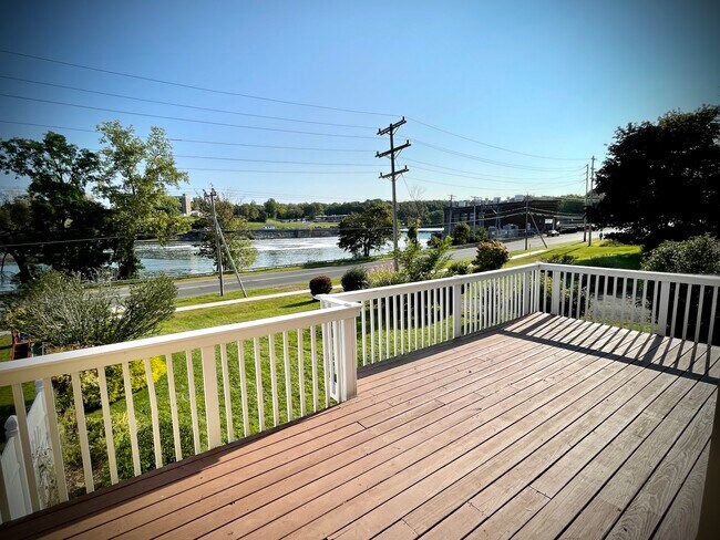 Back Deck - 6 Pond Path