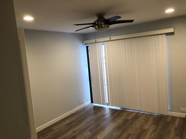 Building Photo - 140 S Maple Dr