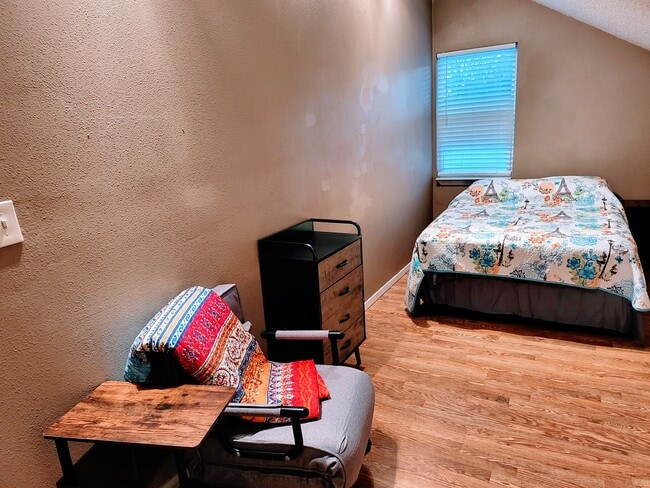 Building Photo - Woodland V B.Up