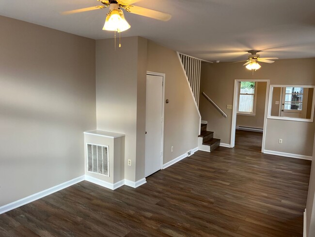 Building Photo - Duplex located on North Mulberry Street in...