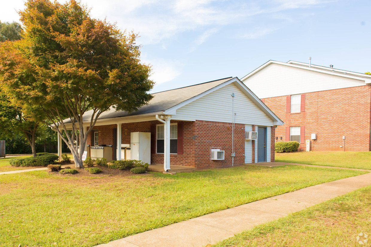 Building Photo - Dakota Apartments