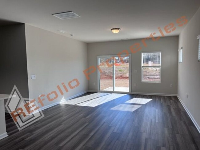 Foto del edificio - Beautiful 5 Bedroom 3 Bath 2-Car Garage Ho...