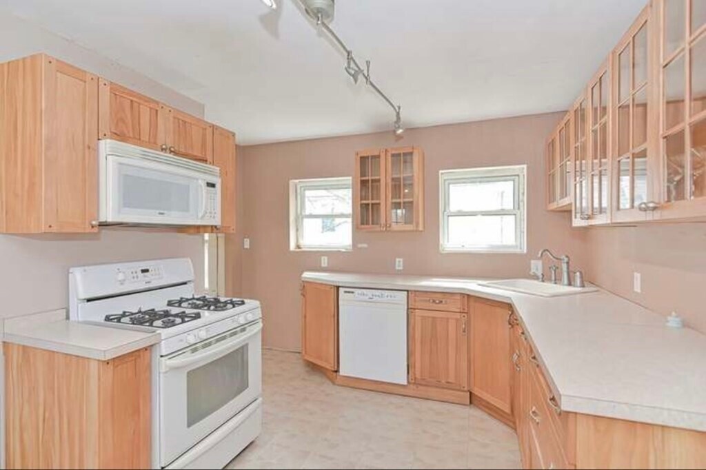 Primary Photo - 80 Williams Ave
