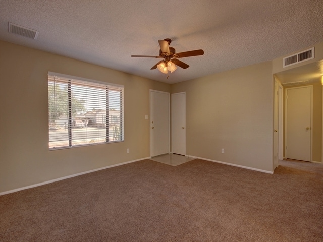 Building Photo - 651 E Glade Ave