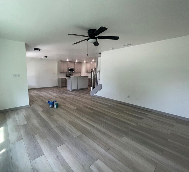 Foto del edificio - 451 Amos St