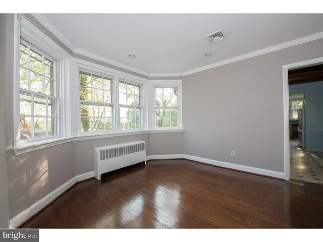 Building Photo - 152 E Conestoga Rd
