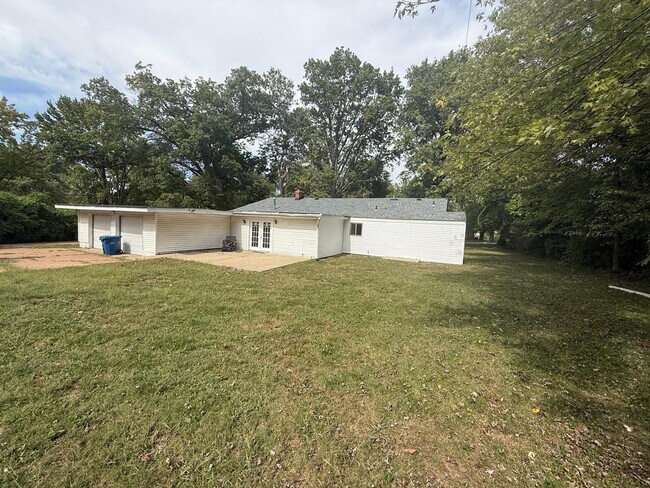 Foto del edificio - 8120 Gardner Ln